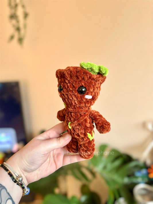 peluche au crochet arbre groot gardiens de la galaxie amigurumi