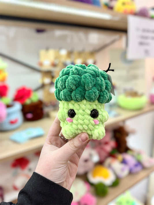 peluche crochet, peluche brocoli en crochet amigurumi fait main