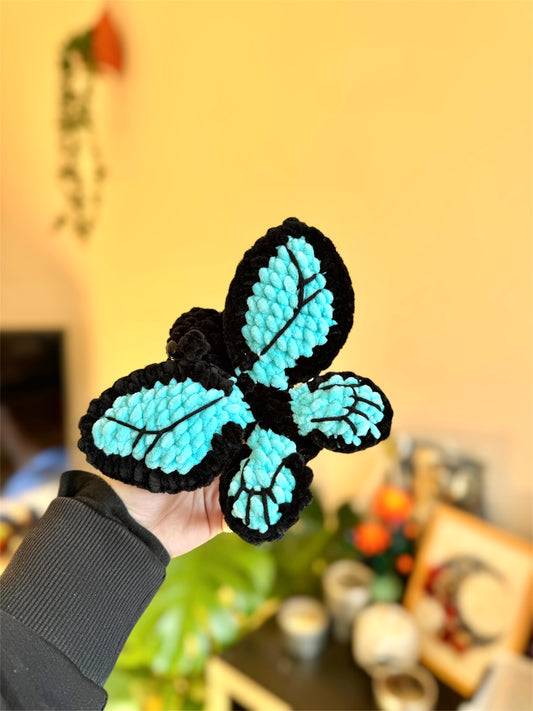 peluche crochet papillon morpho bleu amigurumi, peluche papillon crochet fait main en France